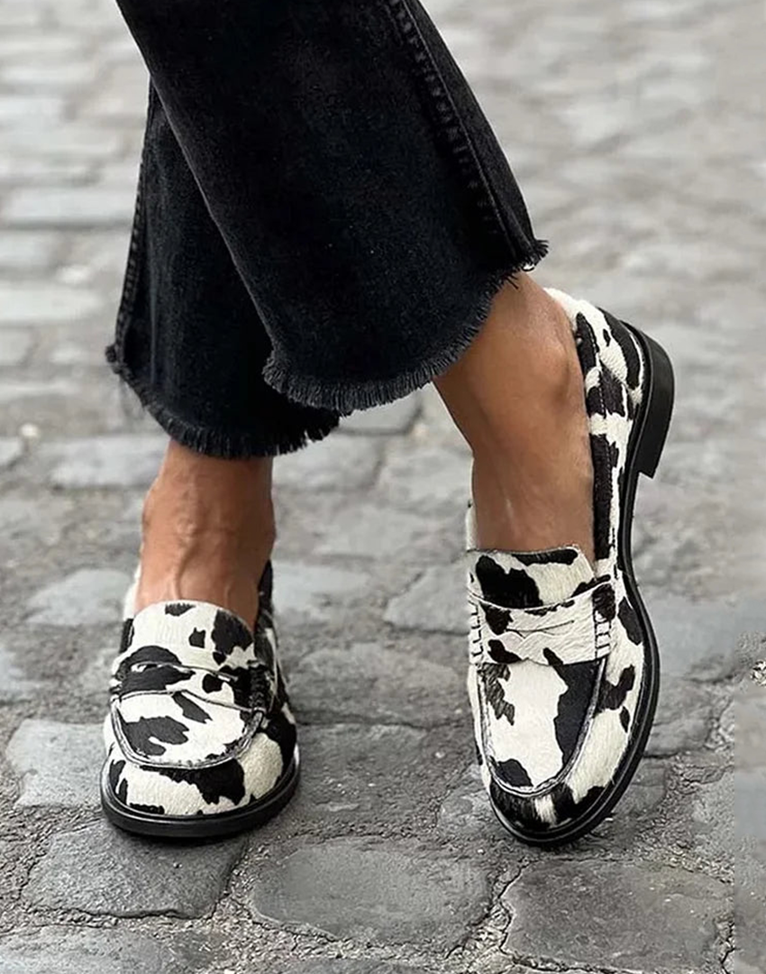 Black & White / 11 US | 42 EU